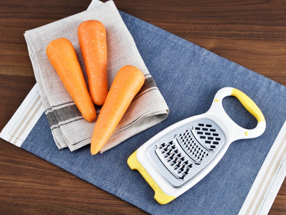 太切り」「細切り」「すりおろし」ができる万能おろし器『人参三昧